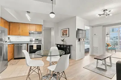 650 Queens Quay W 1102, Toronto, On M5v 2y7