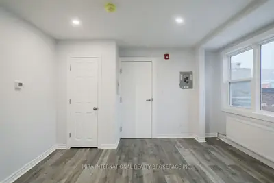 210 Carlton Street 302, Toronto, On M5a 2l1