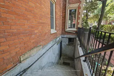 33 Rose Avenue Lower Unit, Toronto, On M4x 1n7