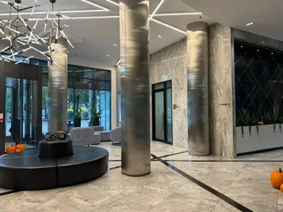 16 Yonge Street 1413, Toronto, On M5e 2a1