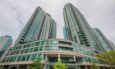 16 Yonge Street 1413, Toronto, On M5e 2a1