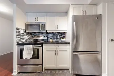 1001 Bay Street 601, Toronto, On M5s 3a6