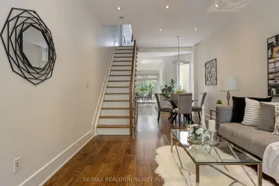 93 Walnut Avenue, Toronto, On M5v 2s1