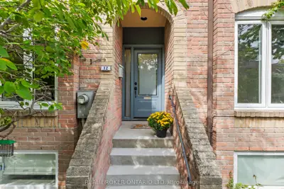 12 St. James Court, Toronto, On M4x 1x4
