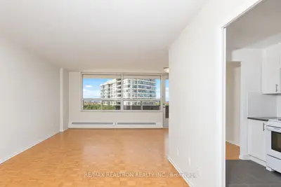 6200 Bathurst Street 1110, Toronto, On M2r 2a3