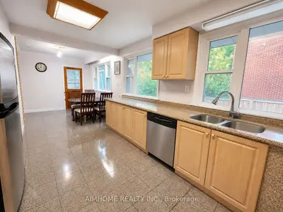 25 Burbank Drive, Toronto, On M2k 1m7