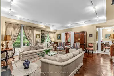 11 William Carson Crescent 102, Toronto, On M2p 2g1