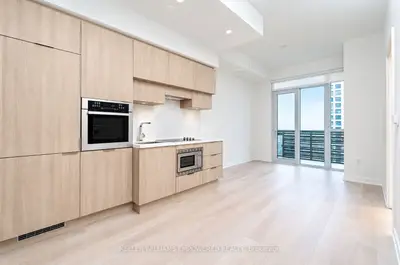 39 Roehampton Avenue 2102, Toronto, On M4p 1p9