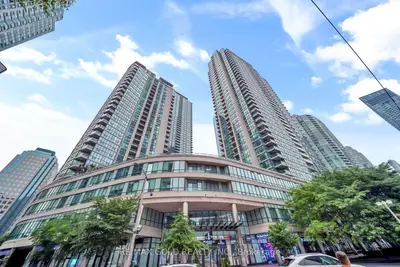 16 Yonge Street 1808, Toronto, On M5e 2a1