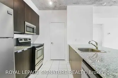 400 Wellington Street W 904, Toronto, On M5v 0b5