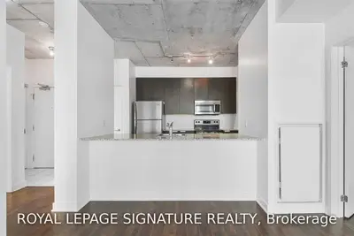 400 Wellington Street W 904, Toronto, On M5v 0b5