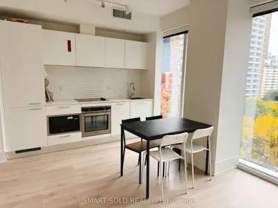 3 Gloucester Street 817, Toronto, On M4y 0c6