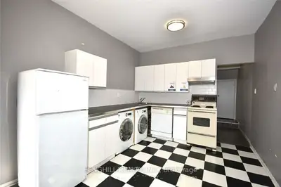678 Bathurst Street Main, Toronto, On M5s 2r3