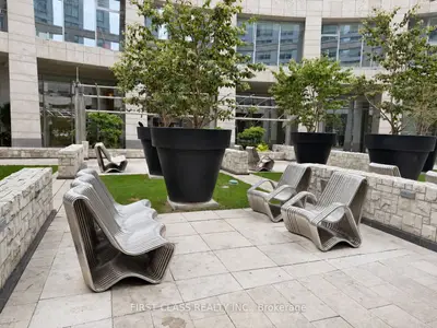 2181 Yonge Street 2912, Toronto, On M4s 3h7