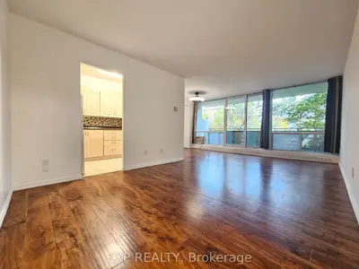 10 Sunrise Avenue 214, Toronto, On M4a 2r1