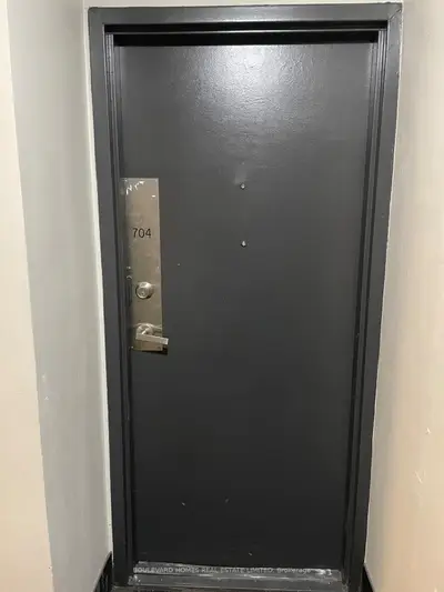 45 Sunrise Avenue 704, Toronto, On M4a 2s3
