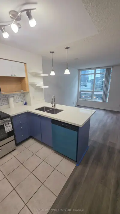 18 Yonge Street 914, Toronto, On M5e 1z8