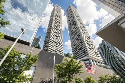 88 Harbour Street 5205, Toronto, On M5j 1b7