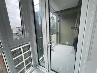 60 Princess Street 914 Se, Toronto, On M5a 2c7
