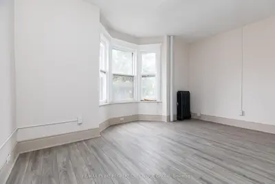 688 Bloor Street W 2, Toronto, On N8x 1a7
