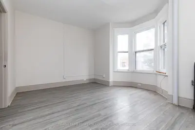 688 Bloor Street W 2, Toronto, On N8x 1a7