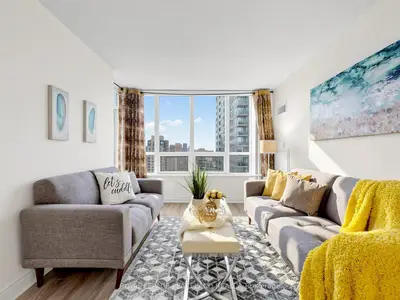 25 Greenview Avenue 2326, Toronto, On M2m 1r2