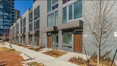 26 Sonic Way, Toronto, On M3c 0p3