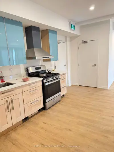 364 Huron Street 205, Toronto, On M5s 2g4