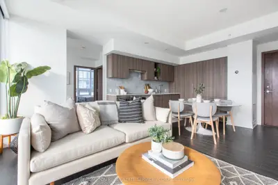 17 Bathurst Street 2502, Toronto, On M5v 1a5