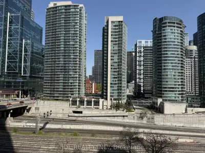 1 Concord Cityplace Way 702, Toronto, On M5v 0x3