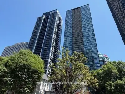 28 Ted Rogers Way 2108, Toronto, On M4y 2j4