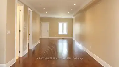 489 Lauder Avenue Main, Toronto, On M6e 3j3