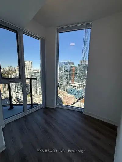 180 Front Street E 3003, Toronto, On M5a 0a9