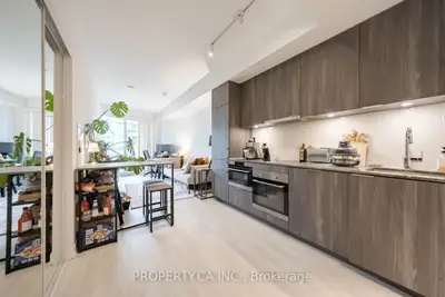 15 Queens Quay E 501, Toronto, On M5e 0c5