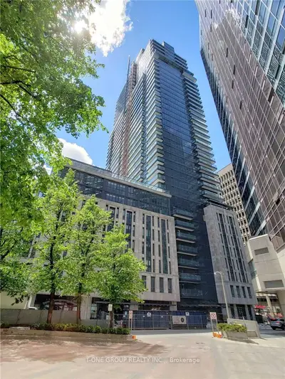 955 Bay Street 1018, Toronto, On M5s 2a2