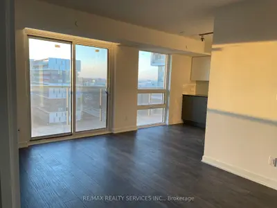 120 Varna Drive 1217, Toronto, On M6a 1n3