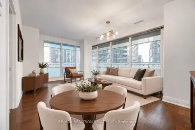80 John Street 2206, Toronto, On M5v 3x4