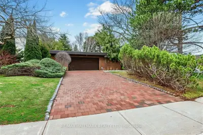 16 Royal Oak Drive, Toronto, On M3c 2m2