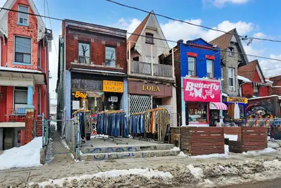 38 Kensington Avenue, Toronto, On M5t 2j9