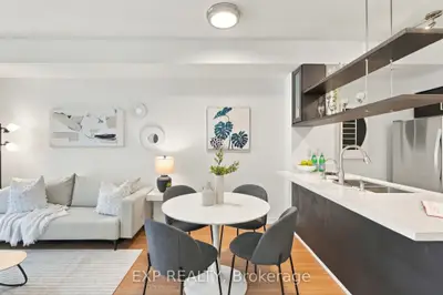 9 Spadina Avenue 301, Toronto, On M5v 3v5