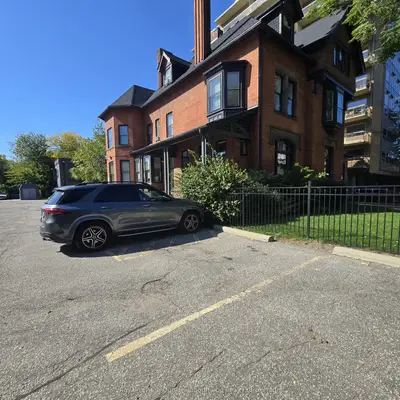 204 St. George Street 202, Toronto, On M5r 2n5
