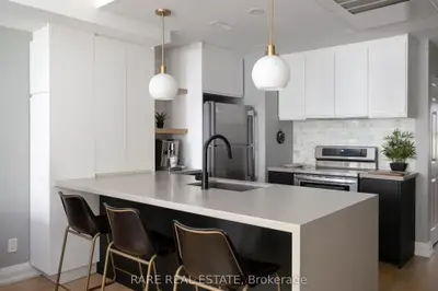 11 Niagara Street 21, Toronto, On M5v 1c2