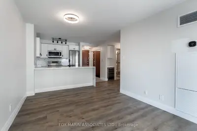 10 Yonge Street 504, Toronto, On M5e 1r4