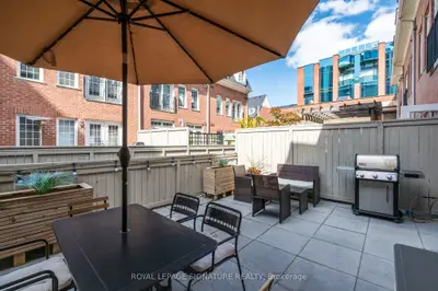 8c Portland Street, Toronto, On M5v 3n6