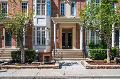 8c Portland Street, Toronto, On M5v 3n6