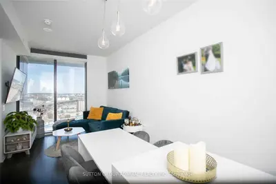 16 Bonnycastle Street 1807, Toronto, On M5a 0c9