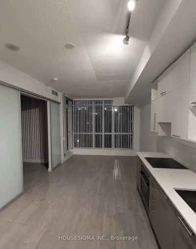 30 Nelson Street 1403, Toronto, On M5v 0h5