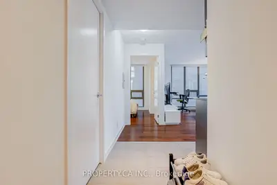33 Lombard Street 303, Toronto, On M5c 3h8