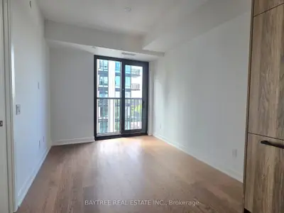 89 Montclair Avenue 1515, Toronto, On M5p 0a9