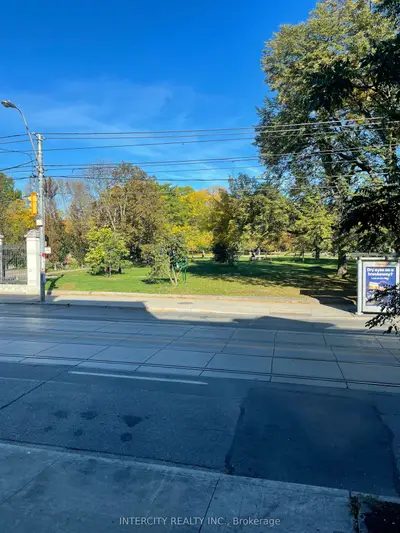 927 Queen Street W, Toronto, On M6j 1g5